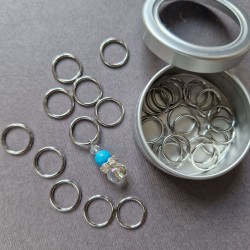 Set of stitch markers (30 silver + 1 main turquoise)